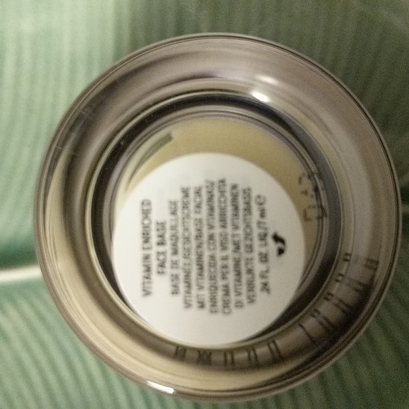 Vitamin Enriched Face Base - Picture 3 of 3